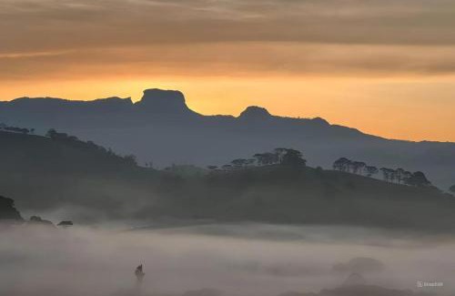Goncalves Ski Chalet | Hidromassagem, Varanda e Vista Pedra do baú