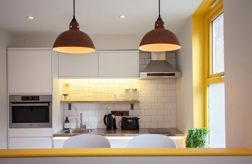 Bristol Old City Apartment | Higgihaus 26 Clare Street Aparthotel
