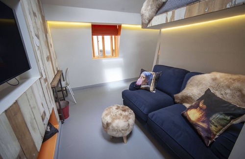 Bristol Old City Apartment | higgihaus (Apartment 5, Clare Street). Aparthotel. Central Location.