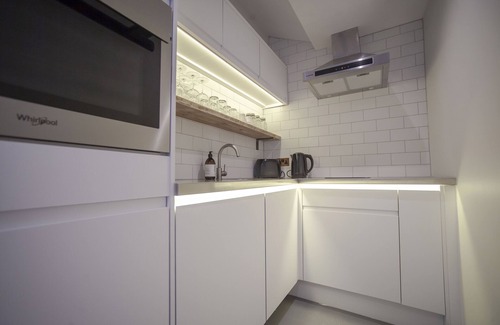 Bristol Old City Apartment | higgihaus (Apartment 5, Clare Street). Aparthotel. Central Location.