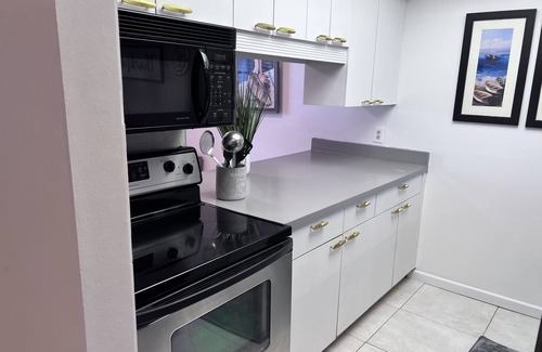 Cortez Condo | high and dry, no hurricane damage.