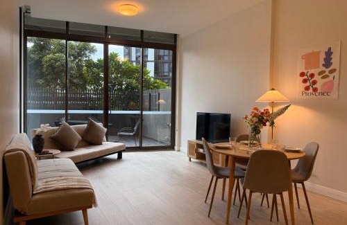 Sydney Olympic Park Apartment | High Ceiling 6 Beds Private Garden Oasis 1min to Stadiums & Parking