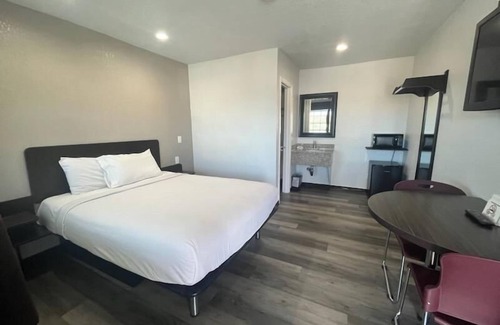 Hesperia Hotel | High Desert Inn