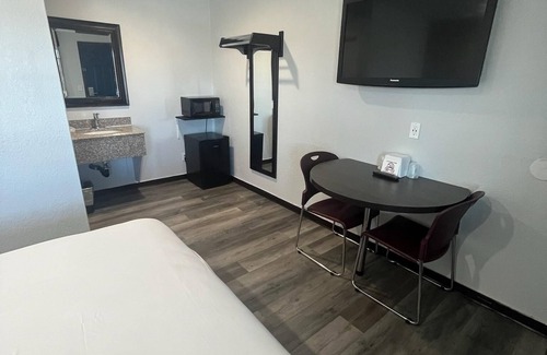 Hesperia Hotel | High Desert Inn