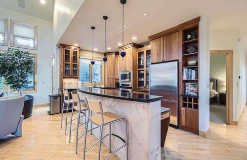 Cherry Creek House | High-End 4BD Executive Retreat in N Cherry Creek