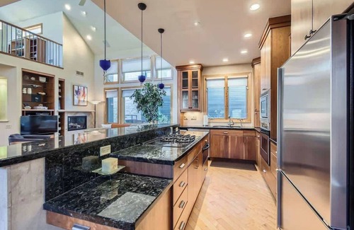Cherry Creek House | High-End 4BD Executive Retreat in N Cherry Creek