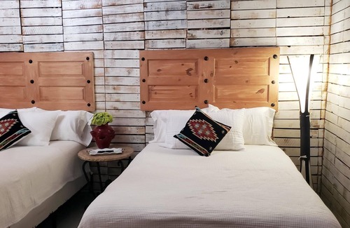 Western Division Apartment | High End Loft Fully Decorated 2 Beds #4