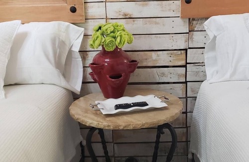 Western Division Apartment | High End Loft Fully Decorated 2 Beds #4