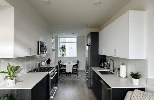 Phinney Ridge House | High End, Modern Retreat w/Mountain Views Perched on the Phinney Ridge