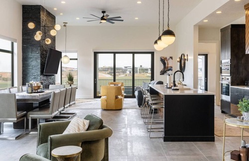 Hurricane House | High-End Pool Gem ~ Upscale Golf Community ~ Views