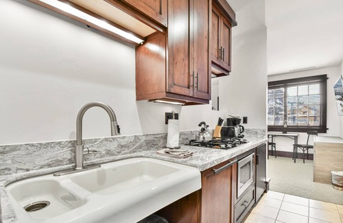 Empire Pass Condo | High-End Studio Condo in Empire Pass with Mountain Views. On-Site Hot Tub