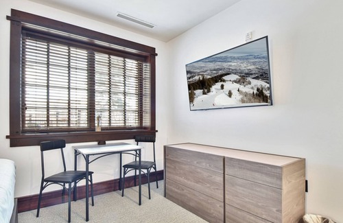 Empire Pass Condo | High-End Studio Condo in Empire Pass with Mountain Views. On-Site Hot Tub