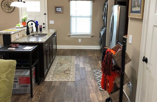 Auburn House | High End Townhouse 12 min walk to Campus and Downtown