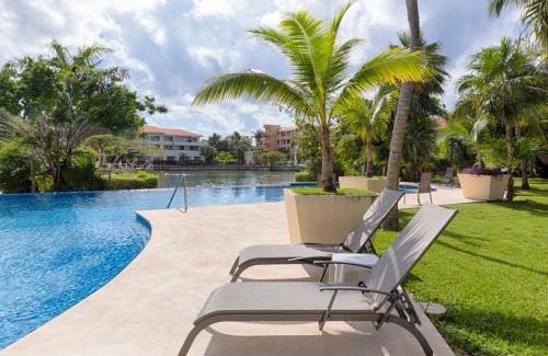 Puerto Aventuras Apartment | High-End Waterfront Condo at Secrets Waters