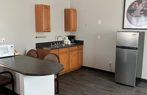 Barnesville Hotel | High Falls Inn and Suites