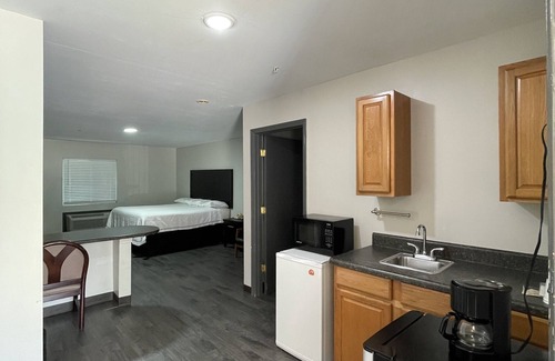 Barnesville Hotel | High Falls Inn and Suites