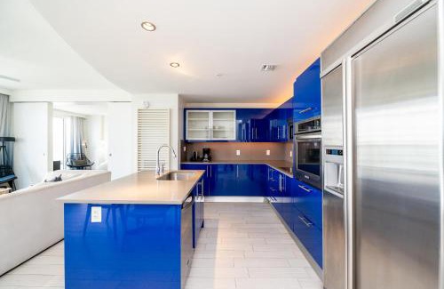 Central Beach Apartment | High Floor Luxury 2BR 2BA, Sleeps 6, Resort Access - Horizon by HomeStakes Stays