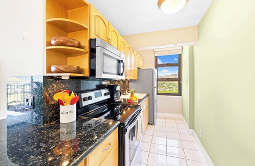 Waikiki Apartment | High Floor Mountain View with King or Queen Bed and Parking