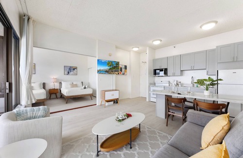 Waikiki Apartment | High Floor Mountain View with 2 Double Beds and Parking