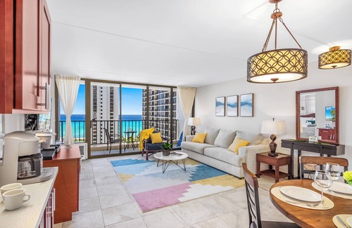 Waikiki Apartment | High Floor Ocean View Condo (King Bed and Parking)