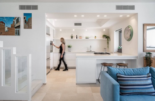 Tel Aviv City Center Condo | High Floor Sea View Serviced Building