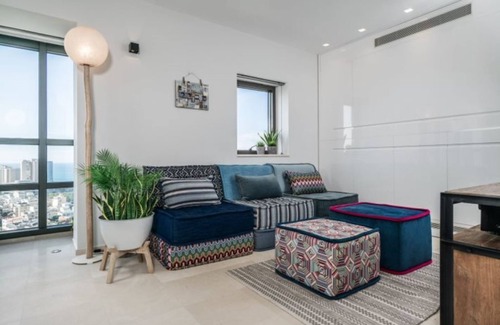 Tel Aviv City Center Condo | High Floor Sea View Serviced Building