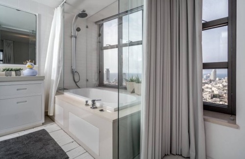 Tel Aviv City Center Condo | High Floor Sea View Serviced Building