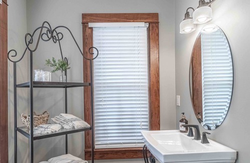 Hohenwald Bed & Breakfast | High Forest Guesthouse B&B - Historic Downtown Hohenwald