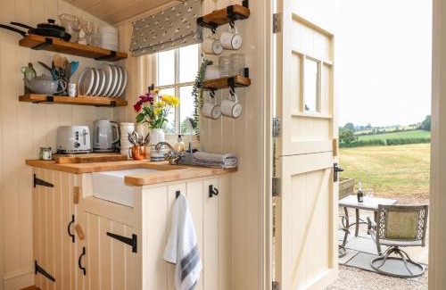 Ashbourne House | High Grounds Shepherd's Hut