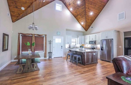Seneca House | High Harbor Point on Quiet Cove