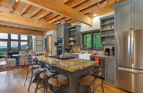 Black Mountain Cabin | High Haven | Breathtaking Mountain Views!