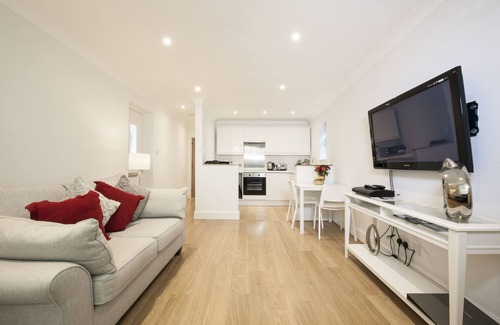 Botley House | High Hedges Apartments