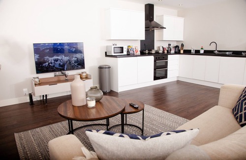 Swindon Apartment | High Life Luxury Serviced Apartments