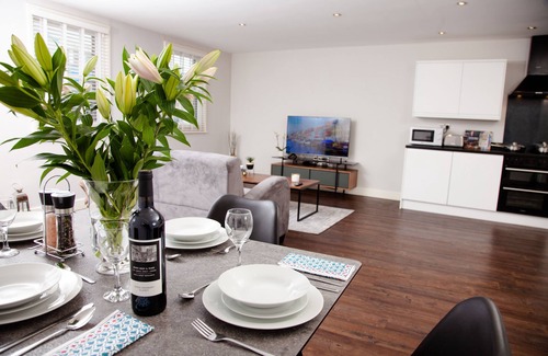 Swindon Apartment | High Life Luxury Serviced Apartments
