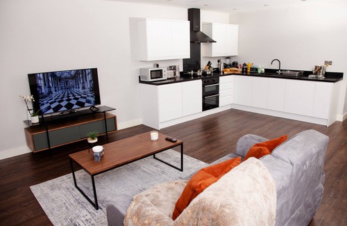 Swindon Apartment | High Life Luxury Serviced Apartments
