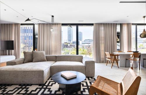 Tel Aviv City Center Apartment | High Living Penthouse with Rooftop Pool