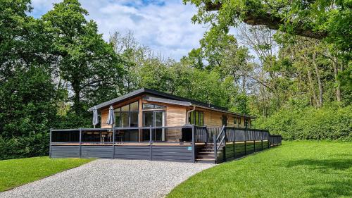 Pickering Ski Chalet | High Oaks Grange - Contemporary Lodges