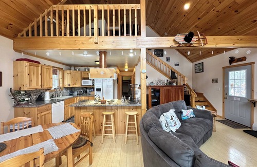 Jay Ski Chalet | High Peaks Hideaway - minutes from Whiteface Mt!