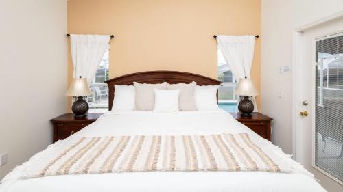 Westbury House | High Point Oasis - 4 BDR For 8