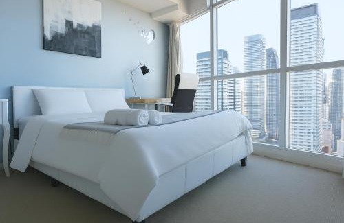 Church and Wellesley Apartment | High-Rise 1BR Condo Skyline View Yonge-College
