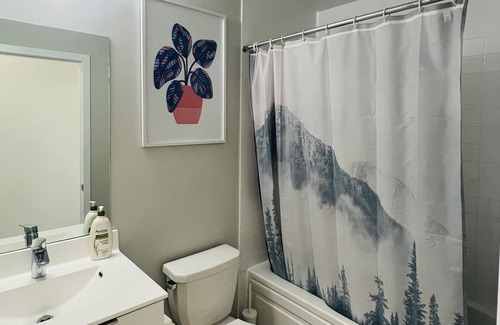 Humber Bay Condo | High Rise Sunny lakeview monthly staycation, Free underground Parking