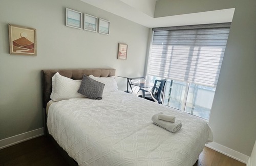Humber Bay Condo | High Rise Sunny lakeview monthly staycation, Free underground Parking