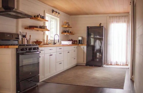 Southmont Cabin | High Rock lakefront escape-dock, firepit, kayak, paddle board, fishing, swimming