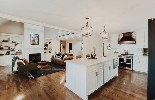 Keene House | High Spirits Estate - Pool, Hot Tub, Game Room, EV charger, Sleeps 20