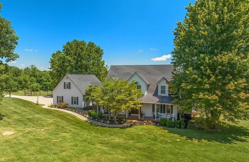 Keene House | High Spirits Estate - Pool, Hot Tub, Game Room, EV charger, Sleeps 20