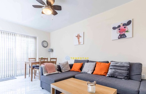 Langley Marish Apartment | High St Location/Close 2 Heathrow| Free Parking