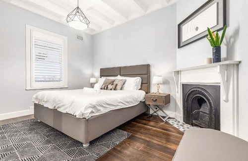 Millers Point Apartment | High Street 14 Self-Catering