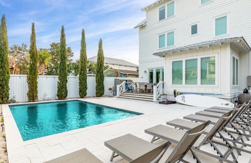 Crystal Beach House | High Tide 2 by AvantStay 3 Mins to Beach Chef Kitchen MAX OCC 18