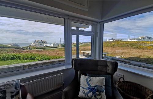 Trearddur Bay House | HIGH TIDE- LUXURY DEATCHED BUNGALOW- Sleeps 10 or 12 - Annexe option