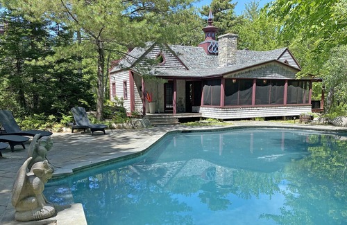 Hall Quarry Villa | High Tower & Pool House: two secluded homes with pool